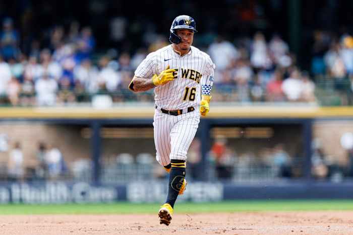 Brewers second baseman Kolten Wong runs the bases.